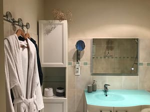 salle de bain gîte les Pousterles à Brignac (Hérault)